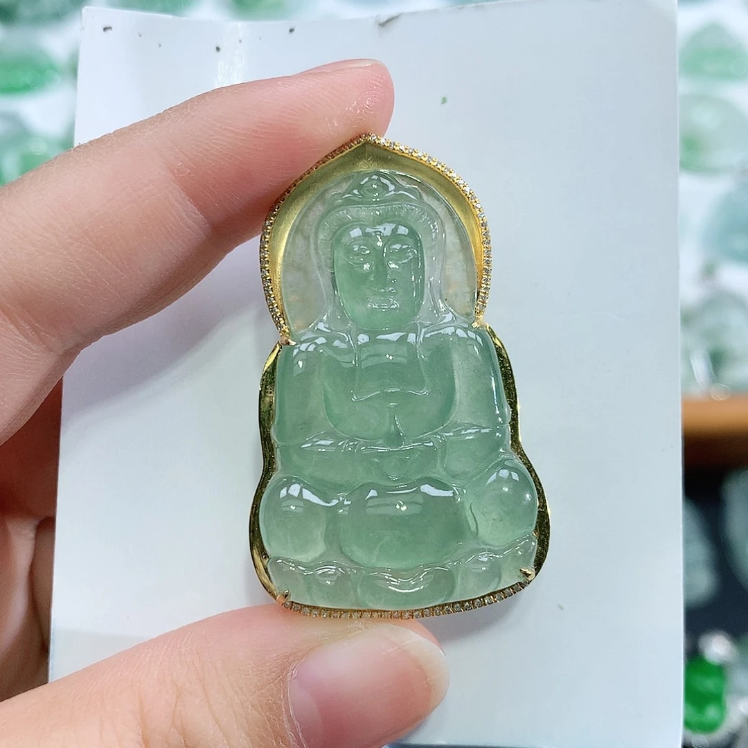 翡翠18K金镶嵌颈饰观音
