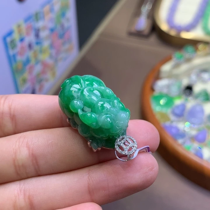 翡翠18K金镶嵌颈饰翡翠