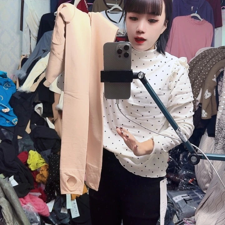 微脏水光袜两条裤子