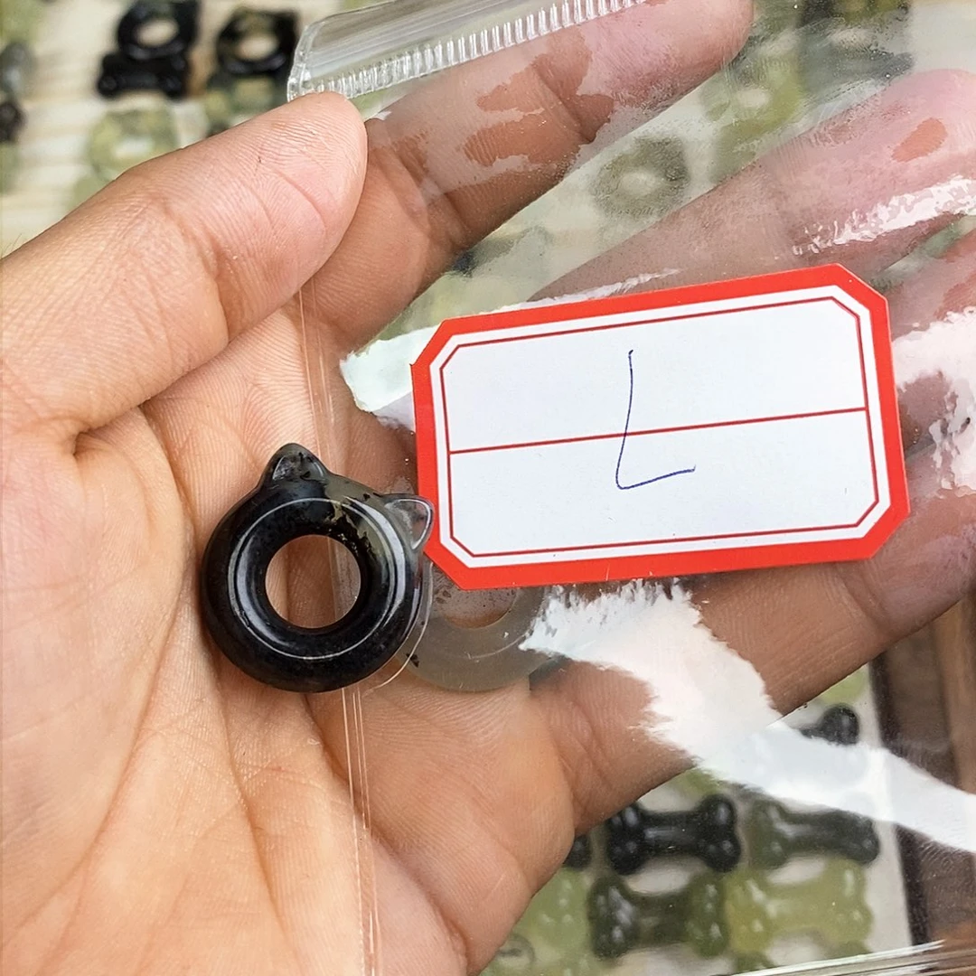 蛇纹石玉颈饰未镶嵌怀*