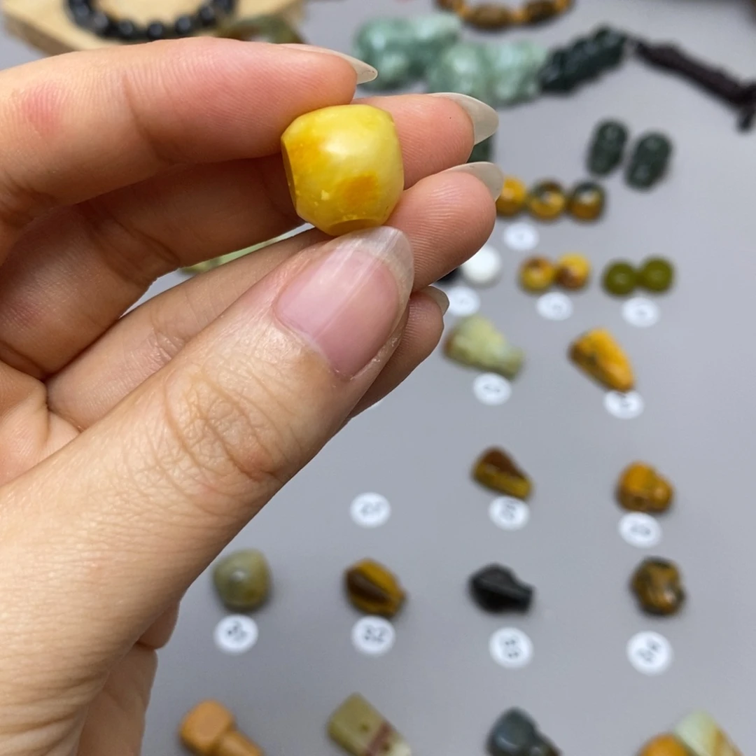 蛇纹石玉合金配饰少****?