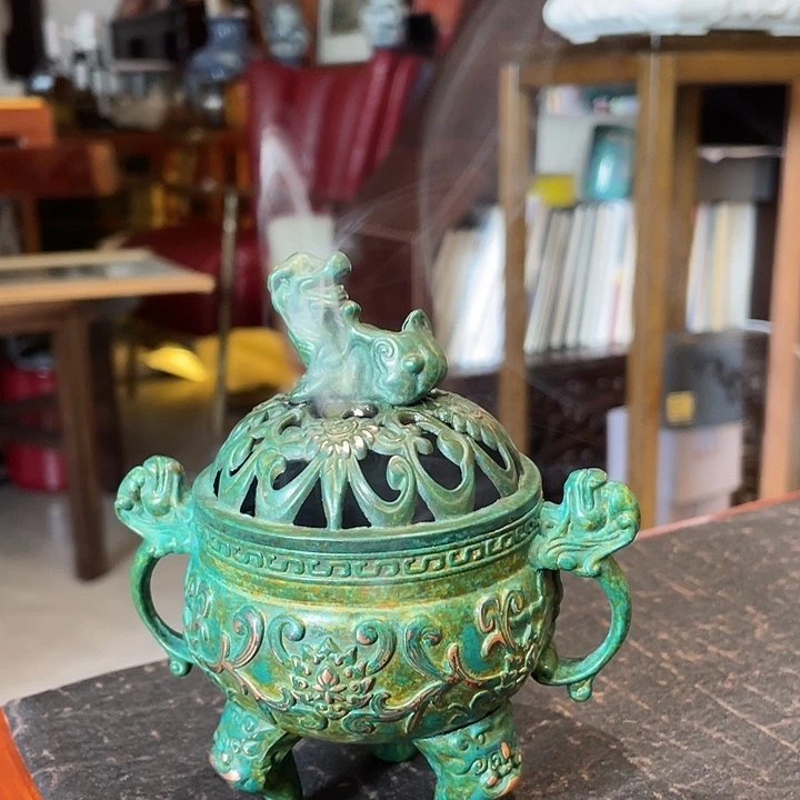 东芳礼序三足香炉