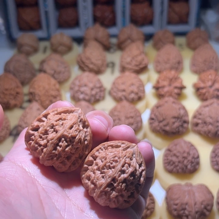 文玩核桃吊坠三角白手捻