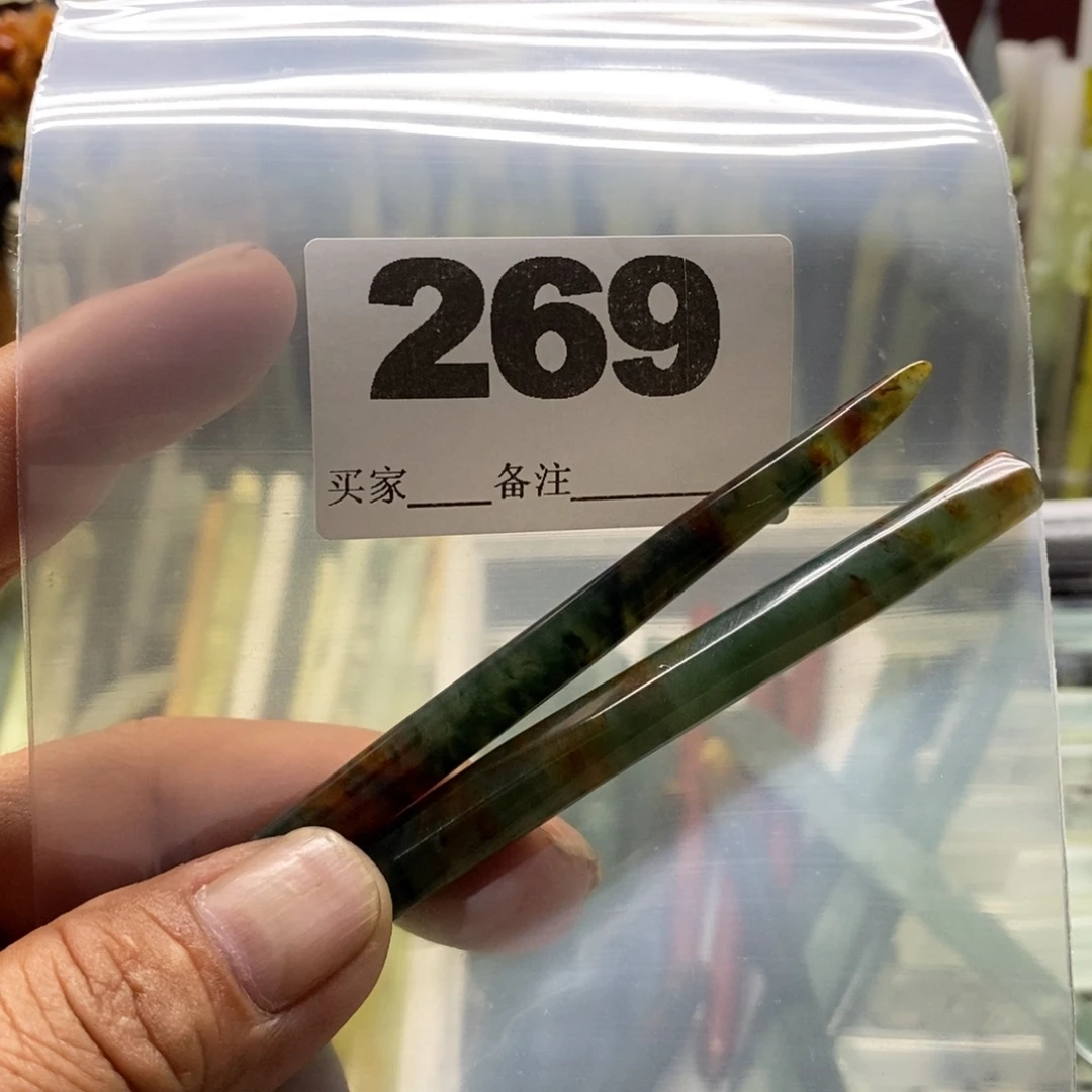 刘***a合金蛇纹石玉颈饰
