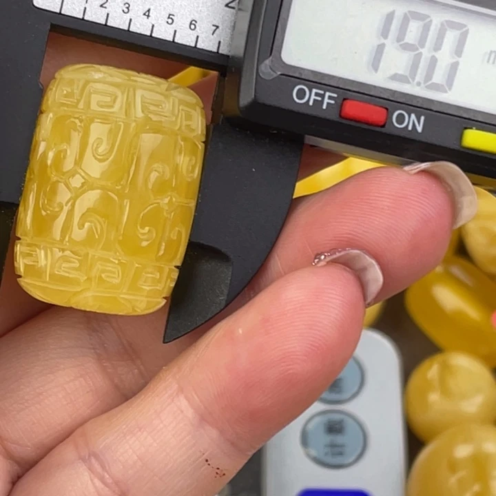 琥珀未镶嵌裸石微瑕596