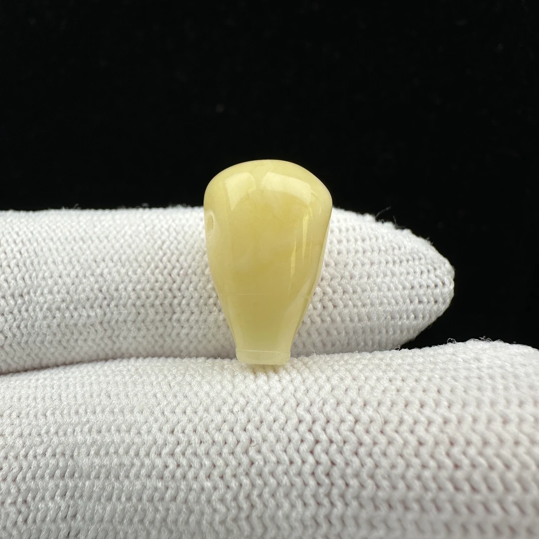 Y2167天然原矿蜜蜡三通11x18mm 1.12克支持复检假一赔四