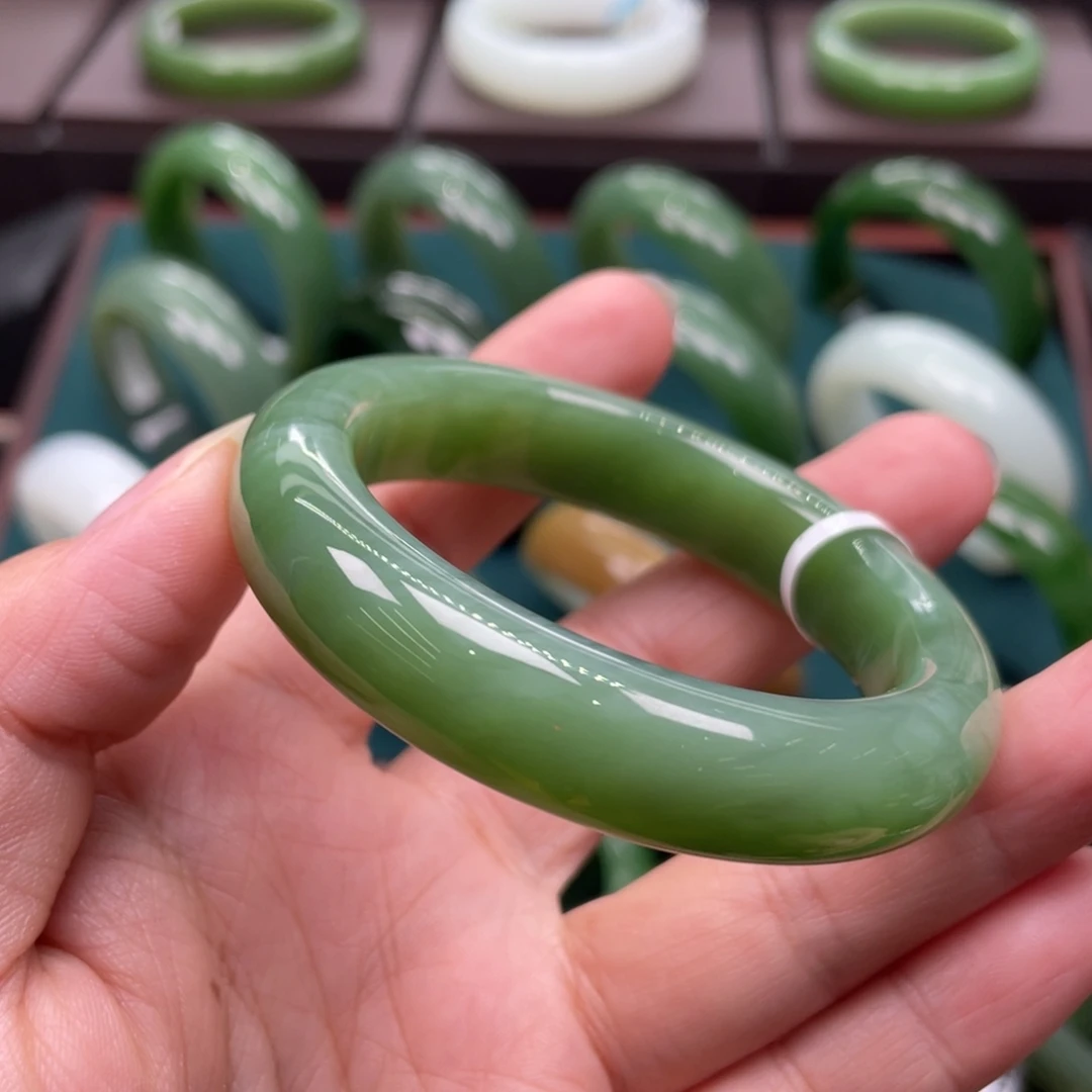 和田玉（碧玉）未镶嵌手镯