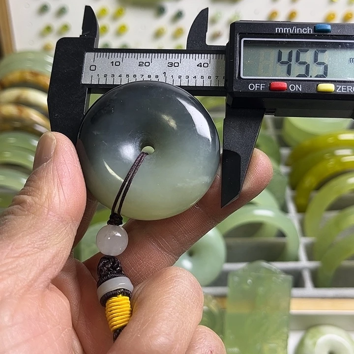 合金蛇纹石玉颈饰