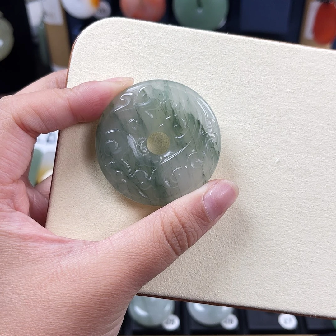 颈饰未镶嵌石英质玉