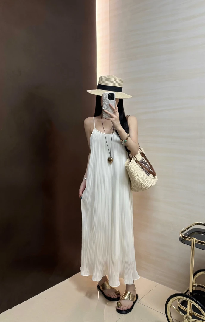 韩版东大门净面压褶时尚百搭气质吊带连衣裙