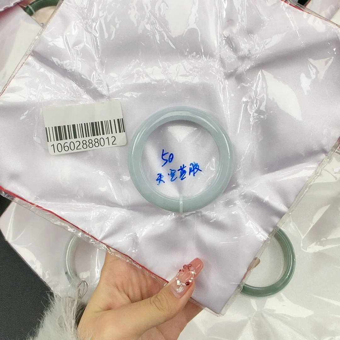 翡翠手镯未镶嵌天然缅甸翡翠手镯