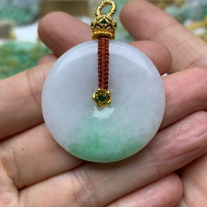 翡翠颈饰未镶嵌酒*翡翠