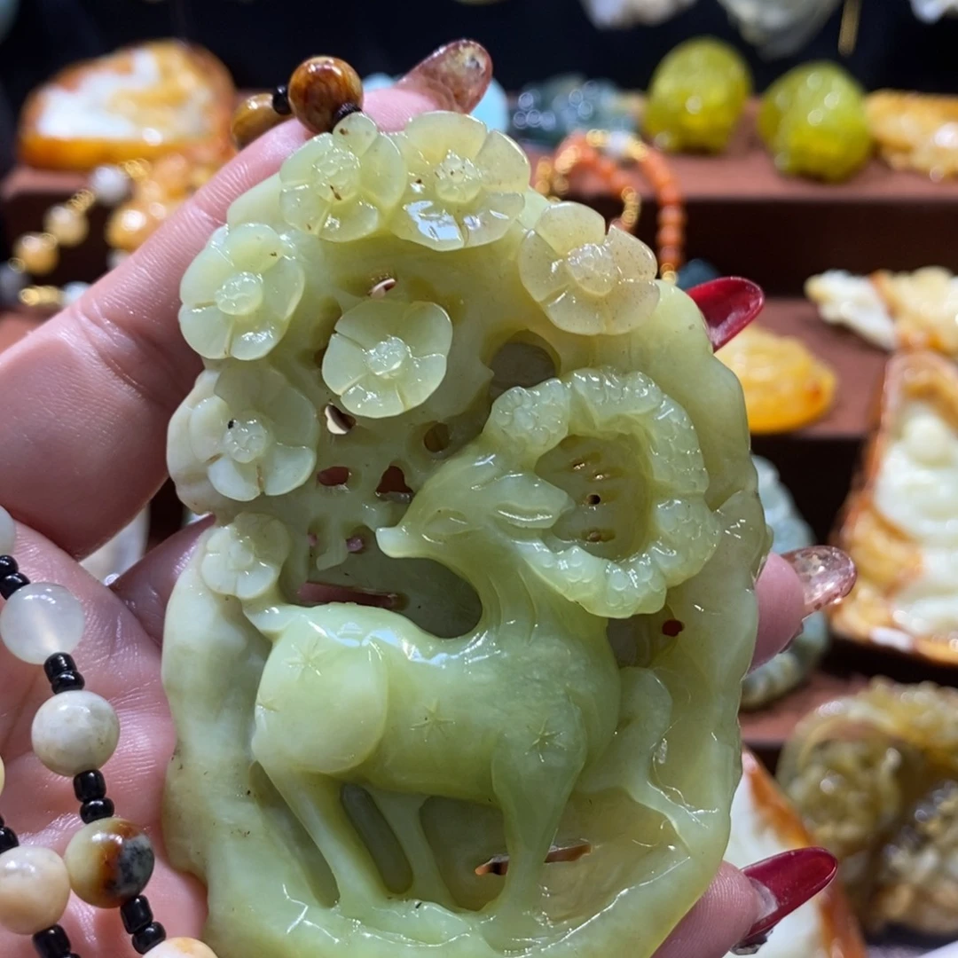 蛇纹石玉颈饰未镶嵌