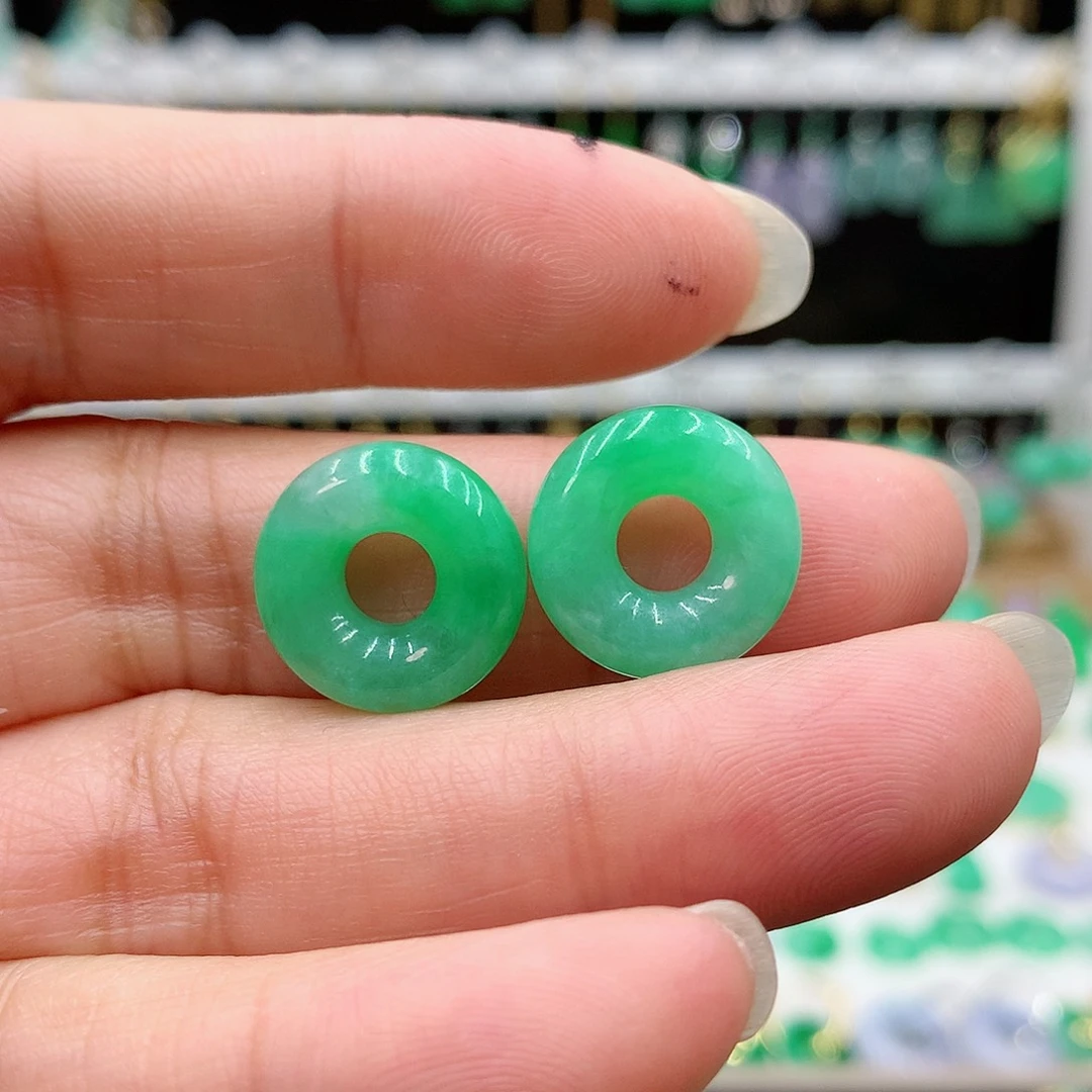 翡翠耳饰未镶嵌的