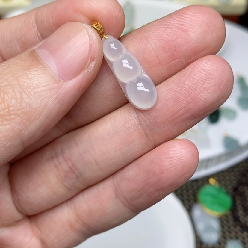 【闪购商品】翡翠吊坠(不含链)18K金镶嵌冰豆