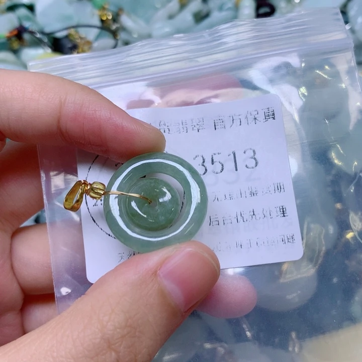 吊坠(不含链)未镶嵌翡翠