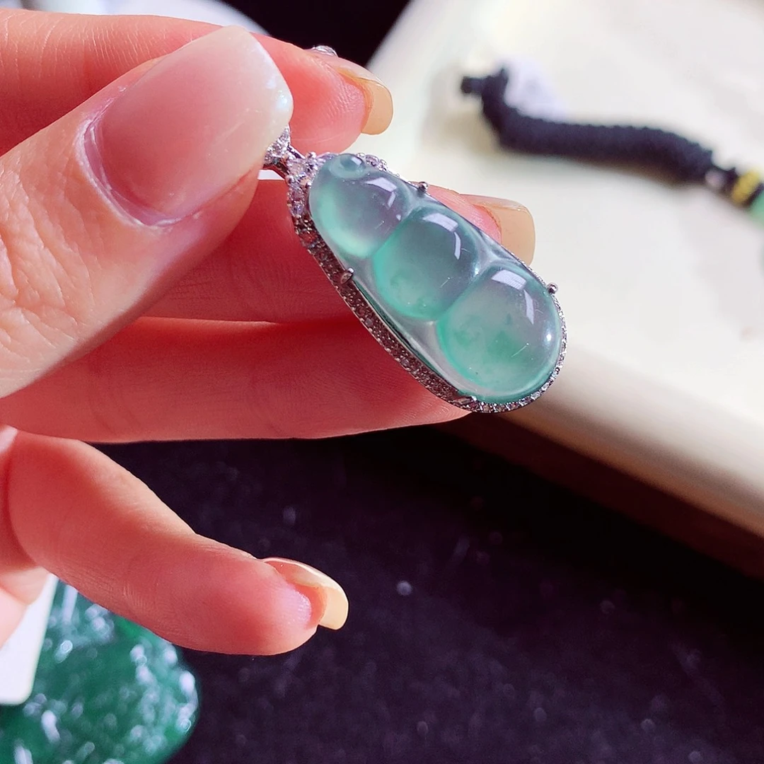 颈饰未镶嵌翡翠天然