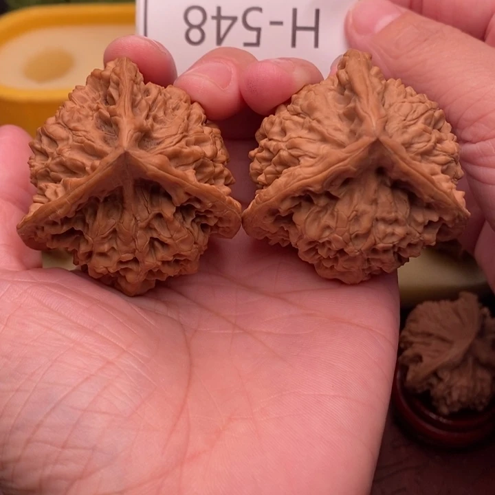 冬***冬把件桃核官帽奔48……