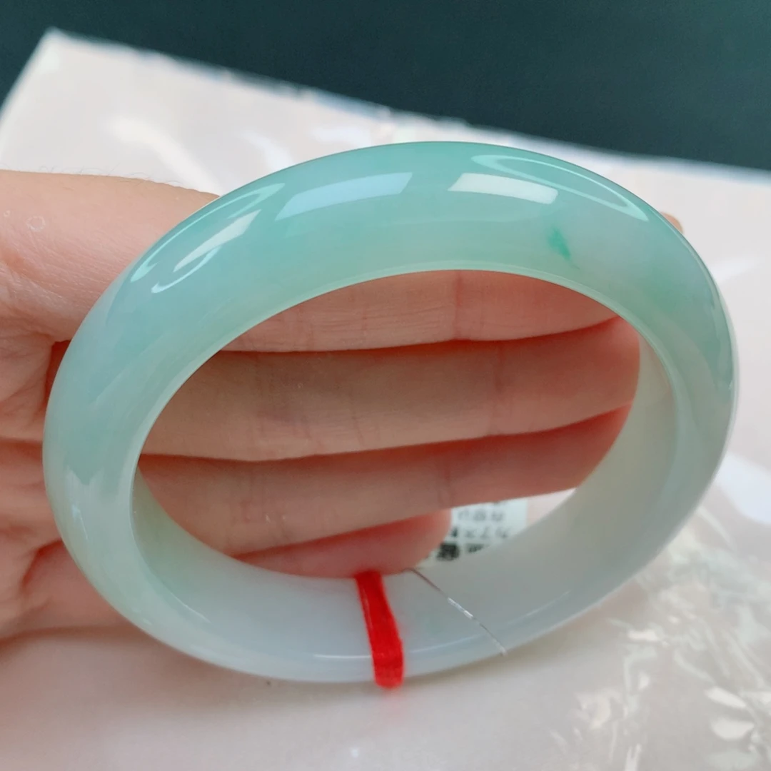 翡翠手镯未镶嵌56.5正圈，冰润淡甜绿，有纹