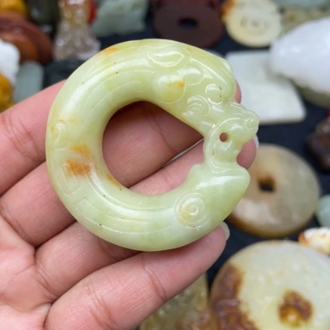 蛇纹石玉颈饰未镶嵌85