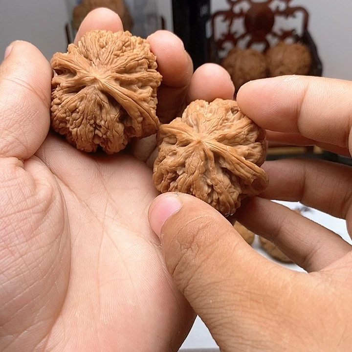 文玩核桃吊坠粗筋