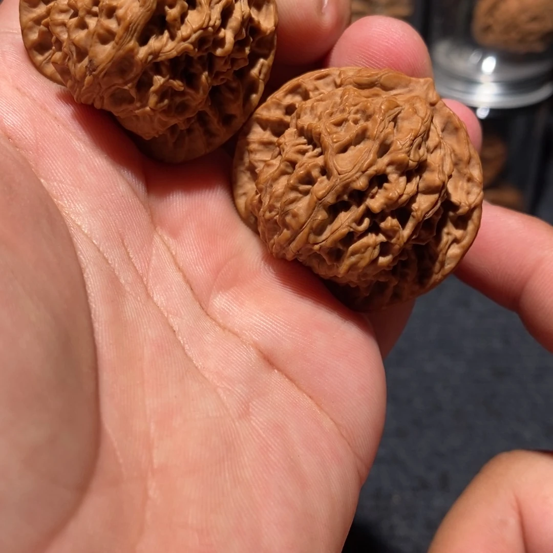 文玩核桃吊坠盘龙纹