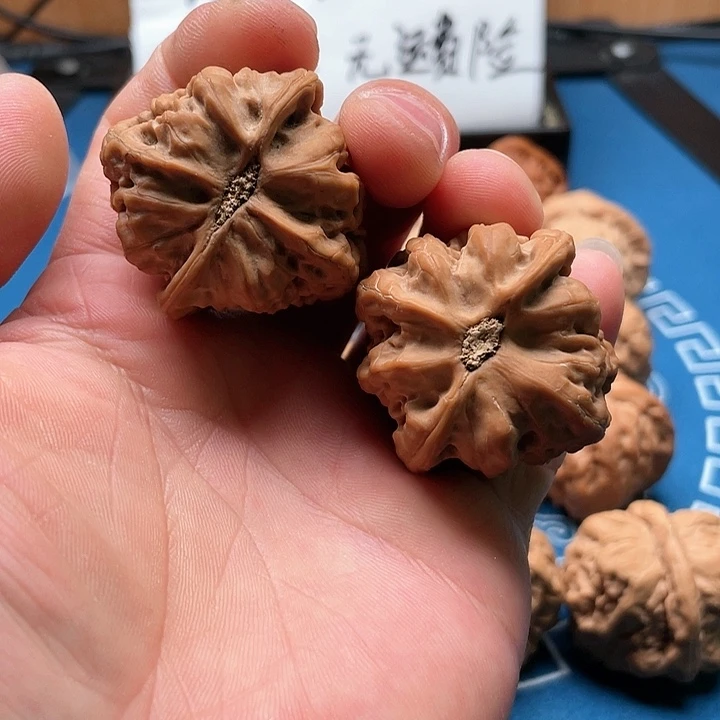 文玩核桃吊坠佛肚