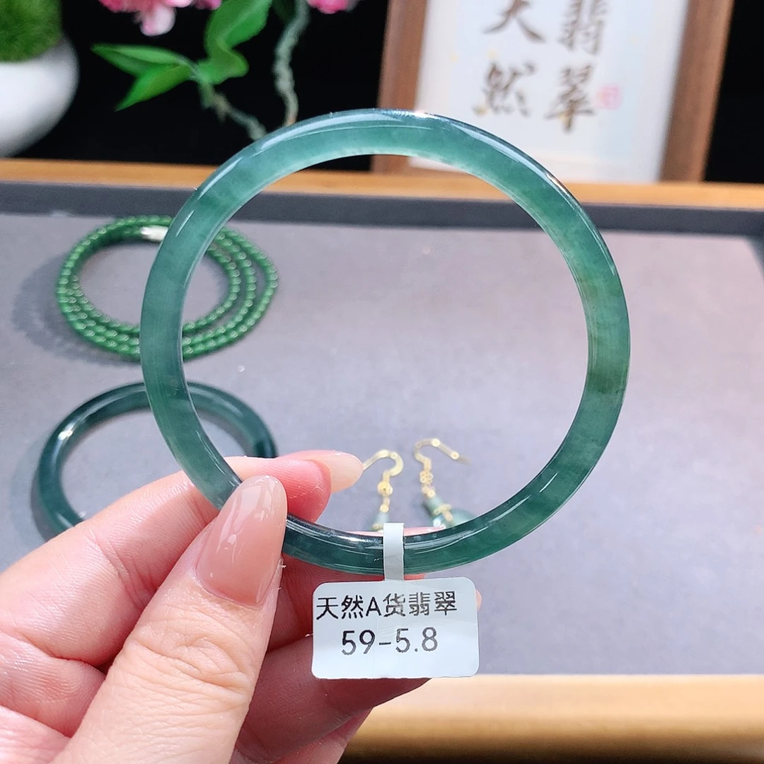 未镶嵌手镯（圆镯）翡翠