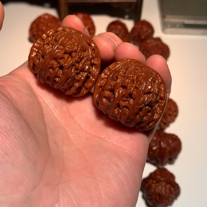 冰****桃核吊坠白狮子12WCH#00#