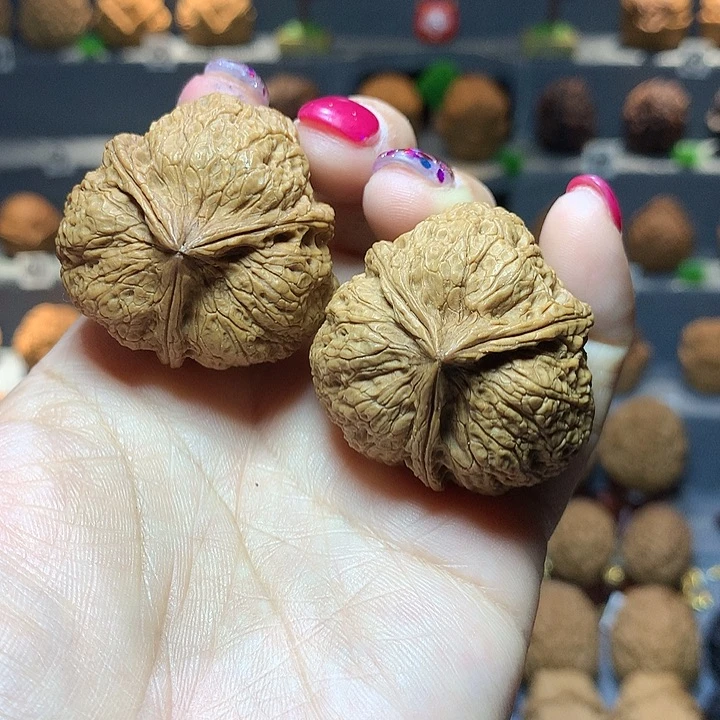 文玩核桃吊坠37尺老树三棱6号