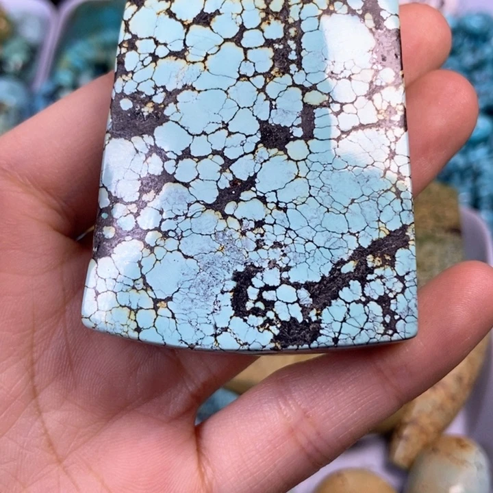 绿松石未镶嵌颈饰潇*