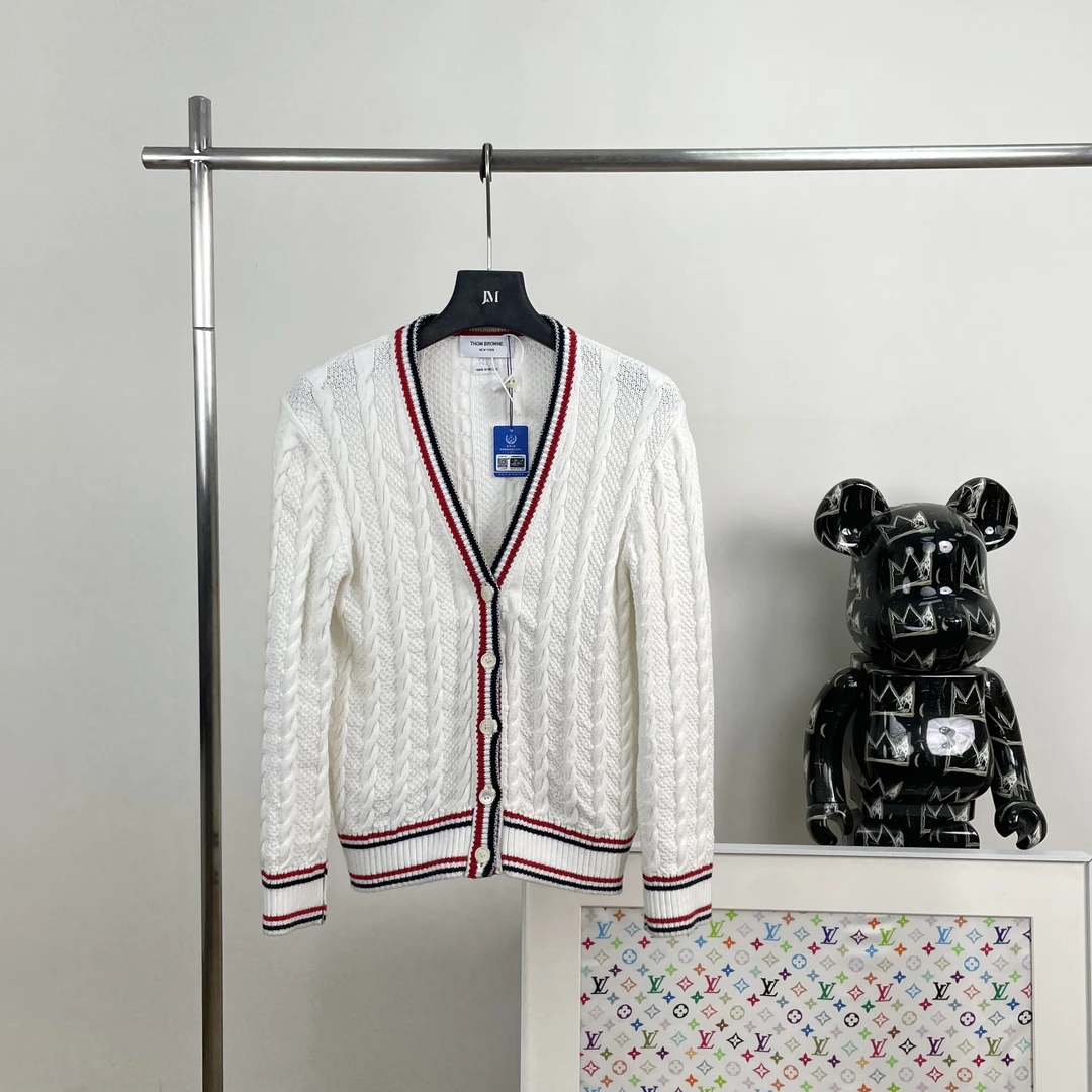99新 THOMBROWNE 3995/THOM BROWNE条纹V领针织衫