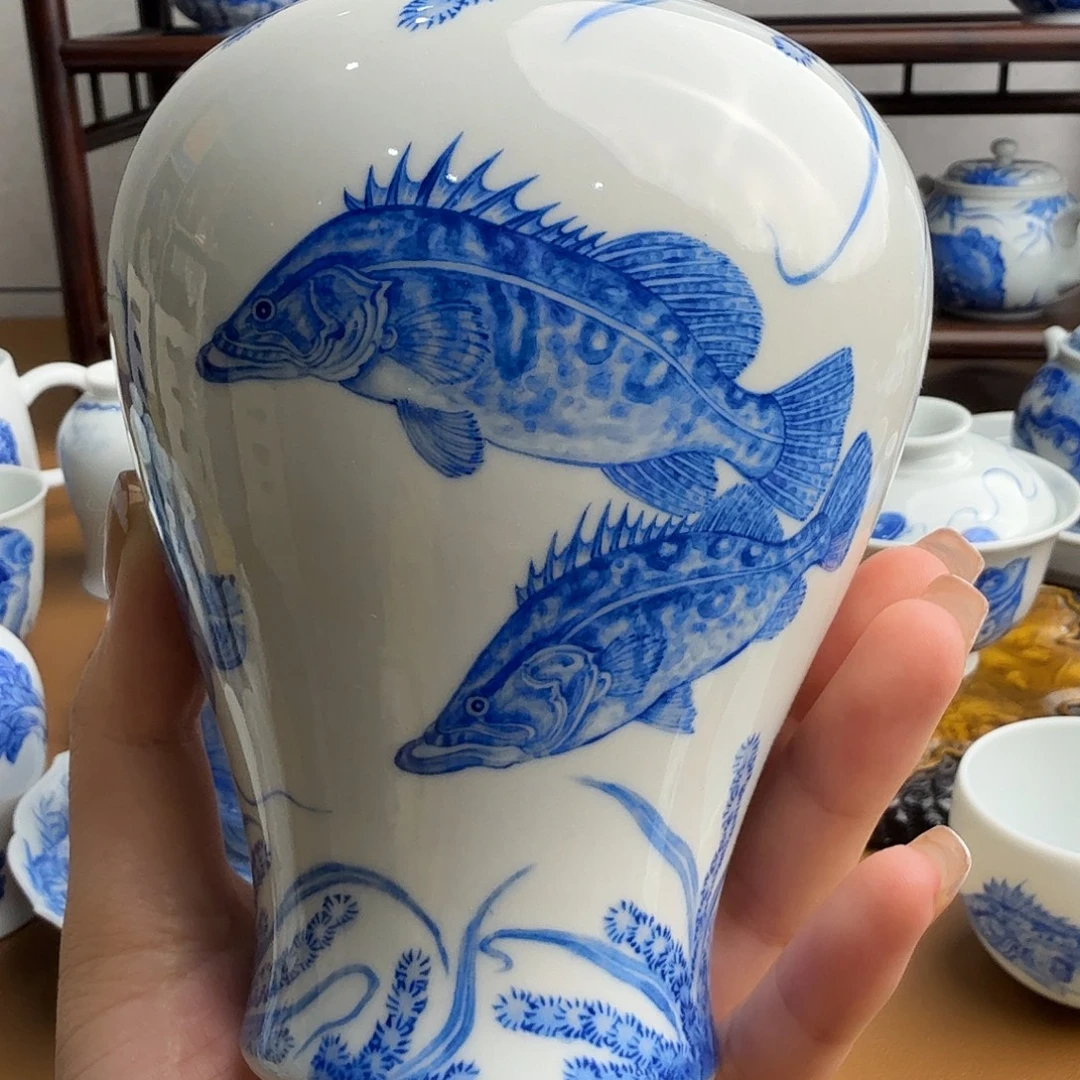楼***）盉木。   鱼茶叶罐。