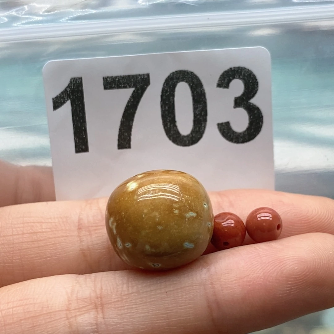 南红玛瑙颈饰未镶嵌