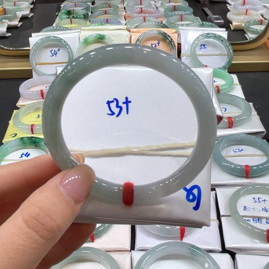 翡翠手镯未镶嵌翡翠