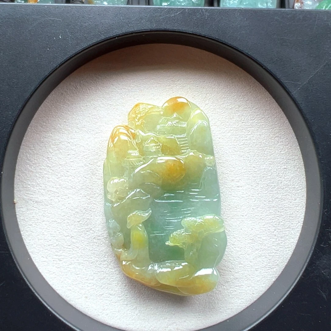 翡翠未镶嵌颈饰山水