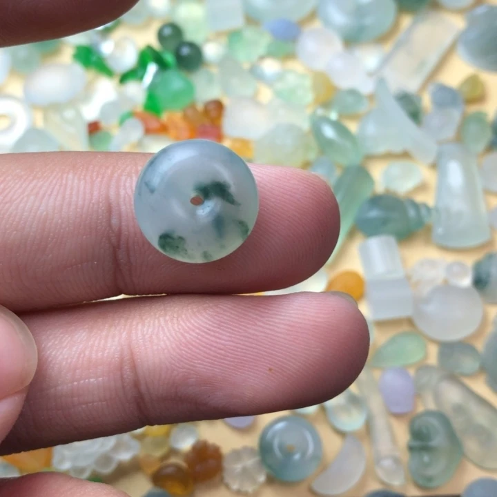 定制翡翠未镶嵌挂件