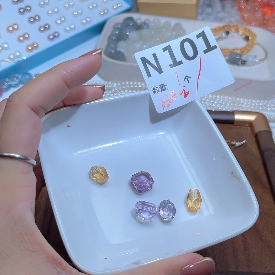 蒙***贝水晶珠宝半成品未镶嵌N101。