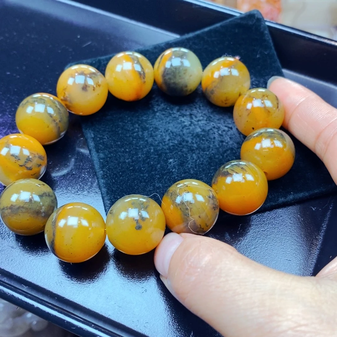 未镶嵌石英质玉（黄龙玉）颈饰
