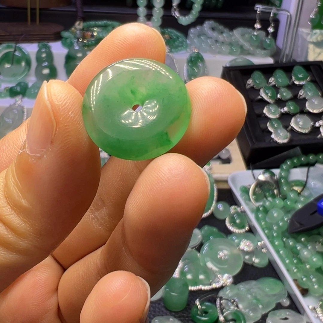 石英质玉未镶嵌颈饰