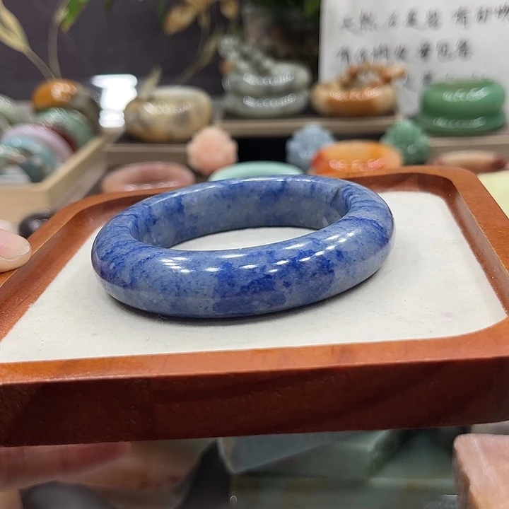 石英质玉（佘太翠）未镶嵌手镯