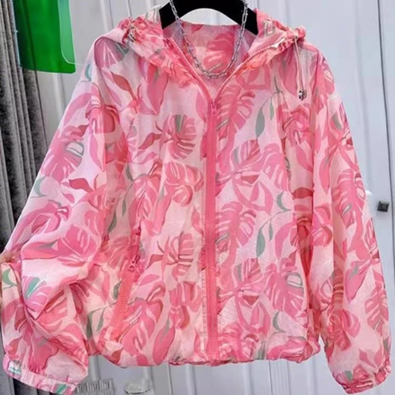 2025新款大码显白防晒连帽外套女夏轻薄时尚印花大码防晒衣上衣服