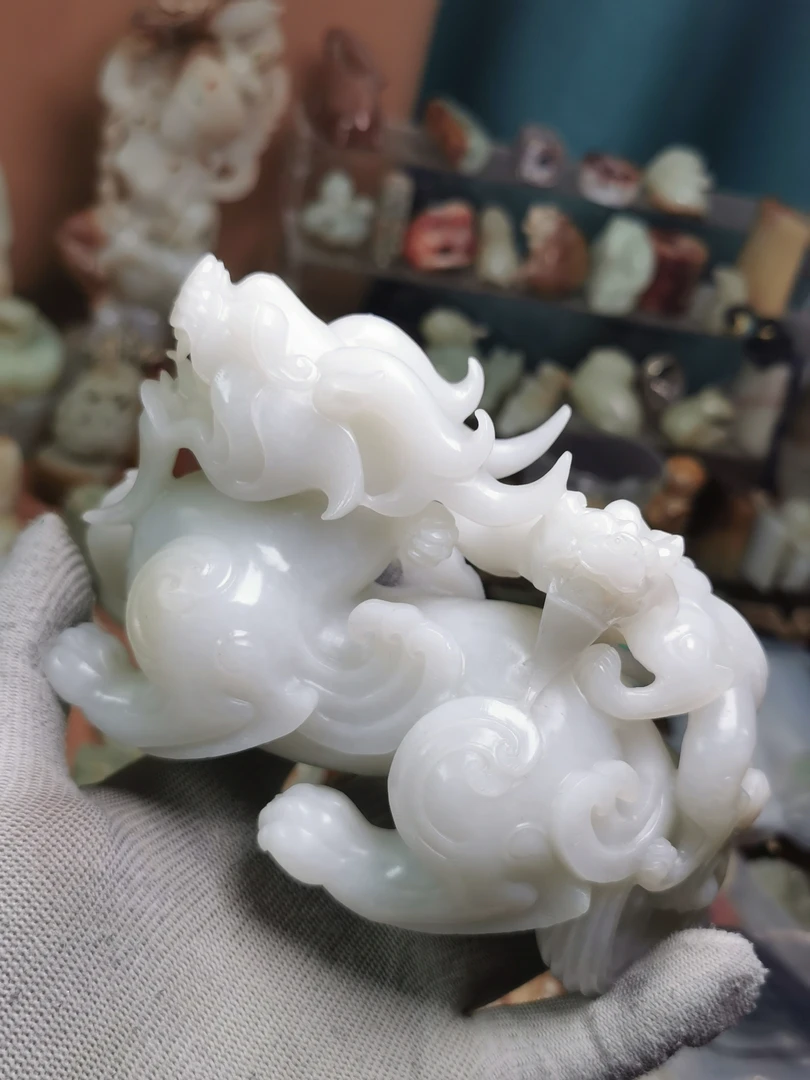 新疆和田白玉瑞兽把件