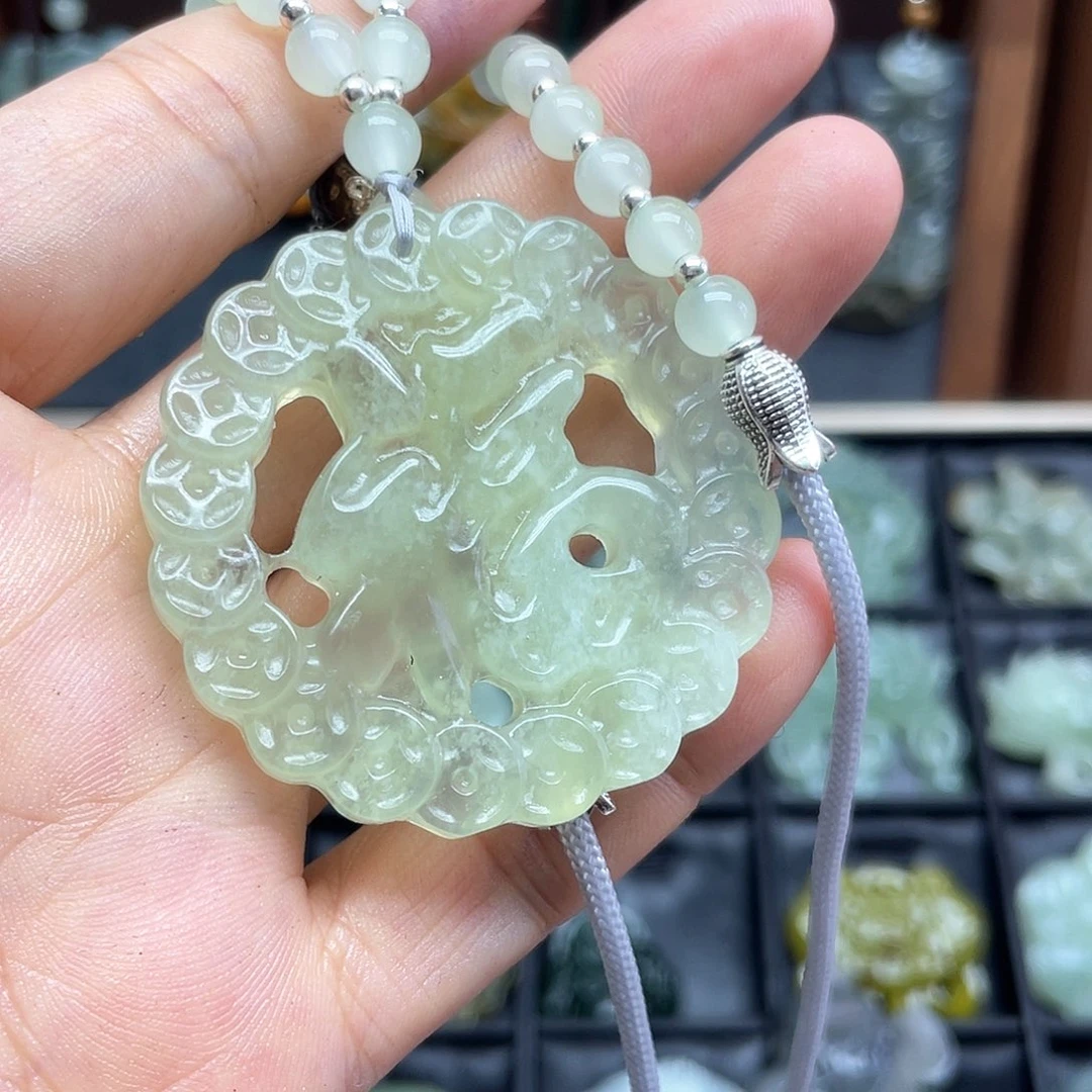 蛇纹石玉未镶嵌颈饰