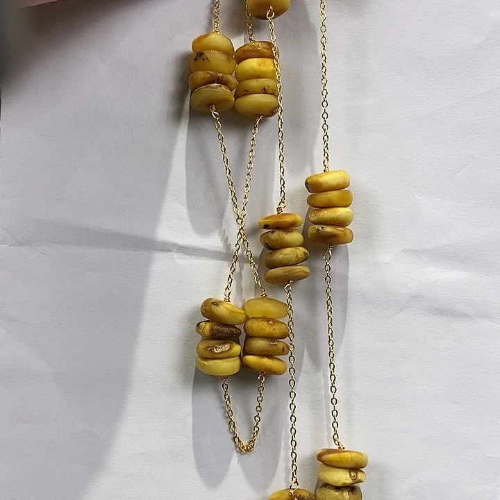 琥珀未镶嵌颈饰多人