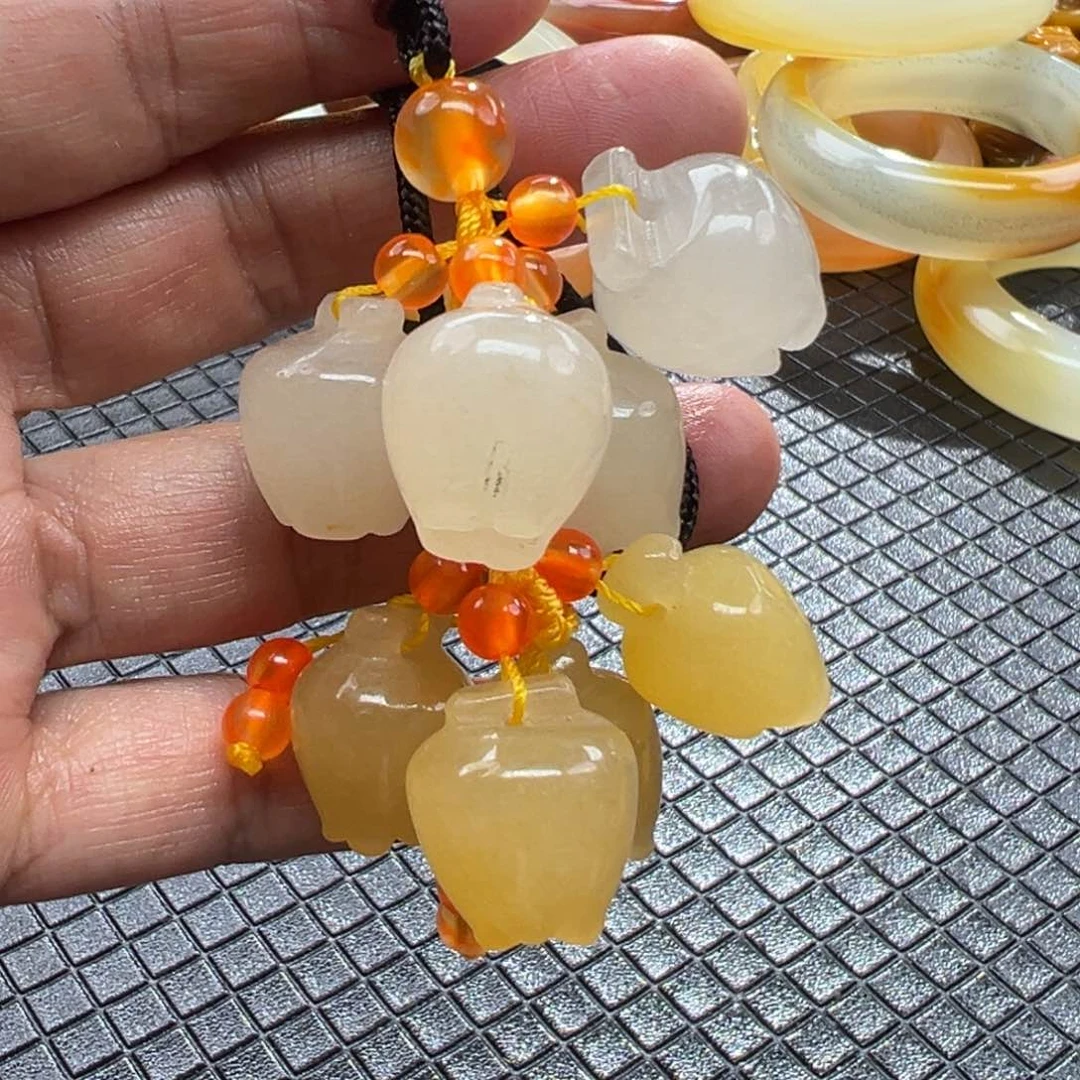 石英质玉未镶嵌颈饰