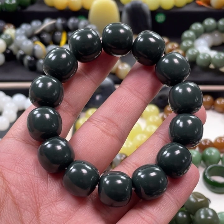 吴***言和田玉未镶嵌手串