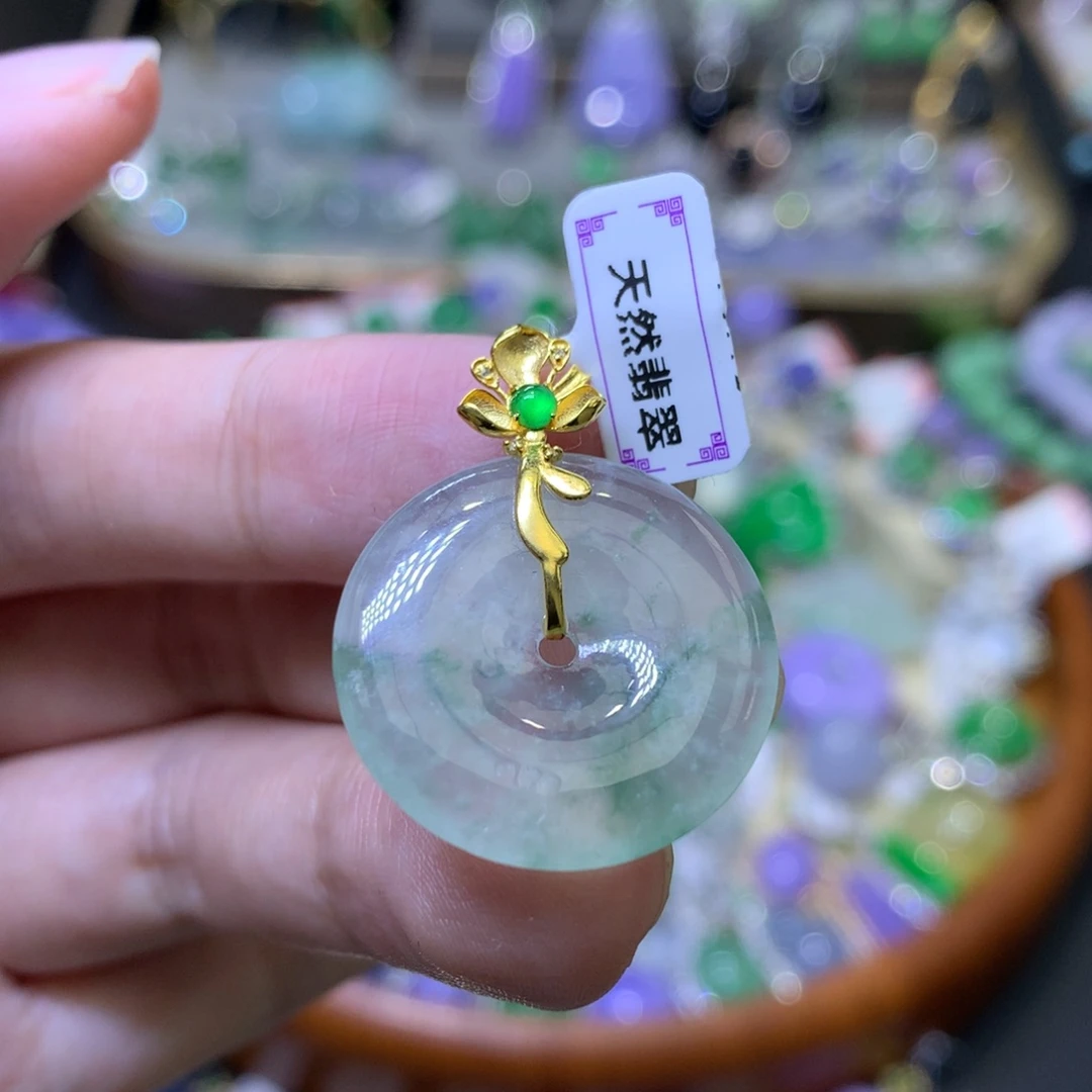 颈饰18K金镶嵌翡翠