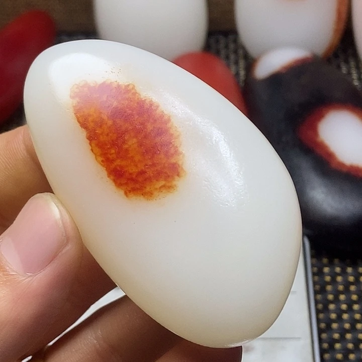 和田玉未镶嵌把件