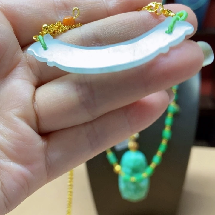 翡翠未镶嵌颈饰吊坠